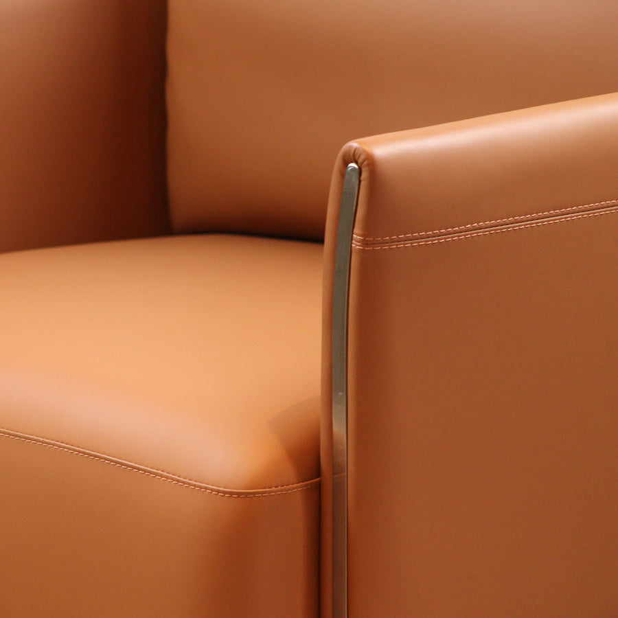 Munich Leather Hinge Chair