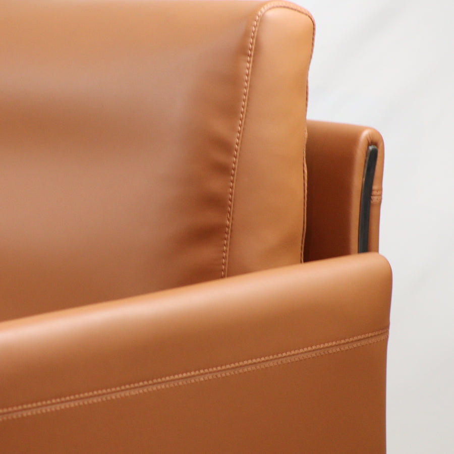 Munich Leather Hinge Chair